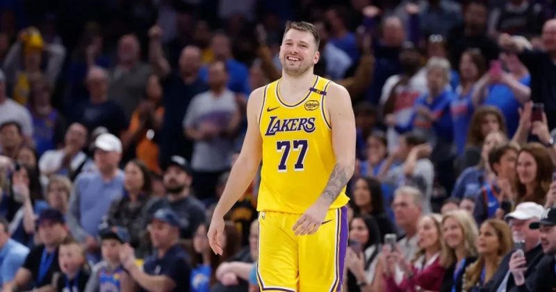 Брайан Уиндхорст: «Дончич официально стал игроком «Лейкерс» после игры в Далласе»